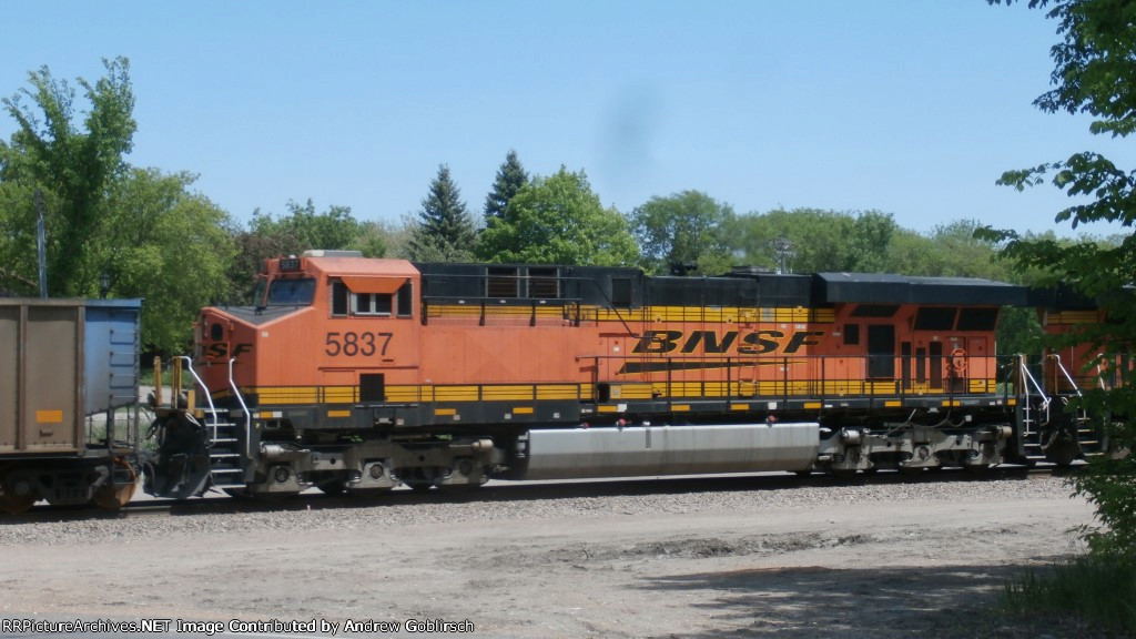 BNSF 5837